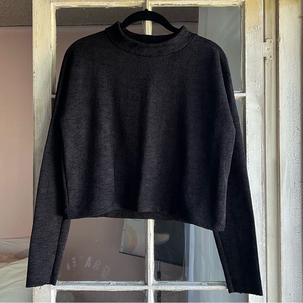 Zara Black Crinkle Effect Mock Neck Long Sleeve Cropped Pullover